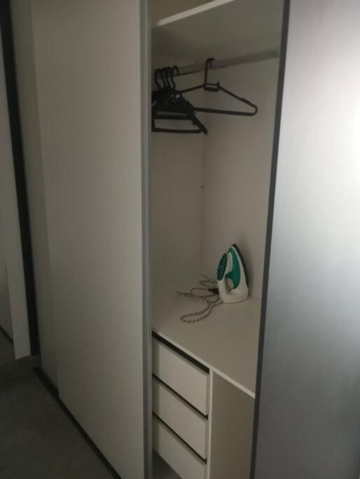 Master No Centro De Sao Paulo, Com Garagem Gratis, Ao Lado Do Metro E 25 De Marco *
