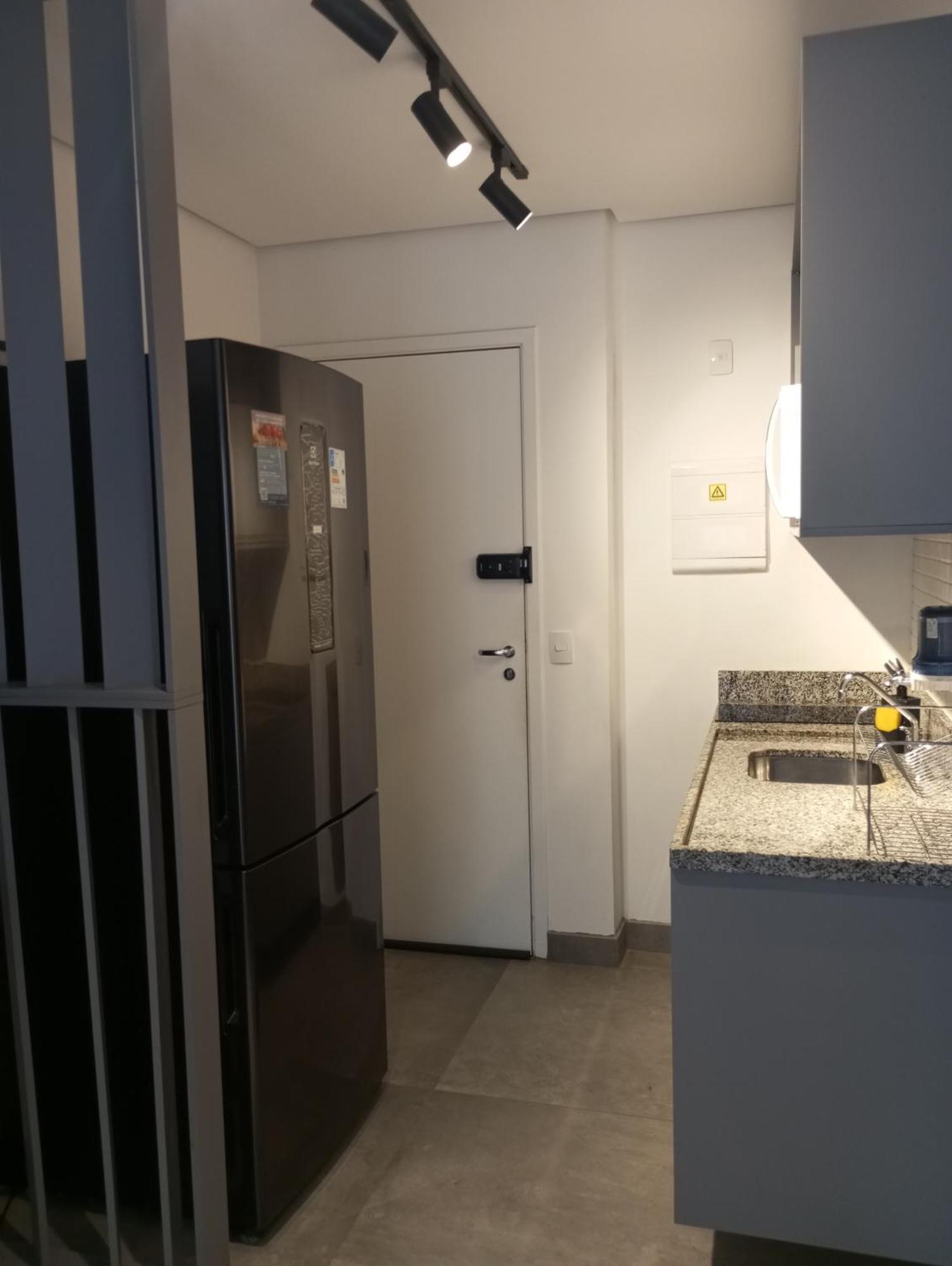 Master No Centro De Sao Paulo, Com Garagem Gratis, Ao Lado Do Metro E 25 De Marco *